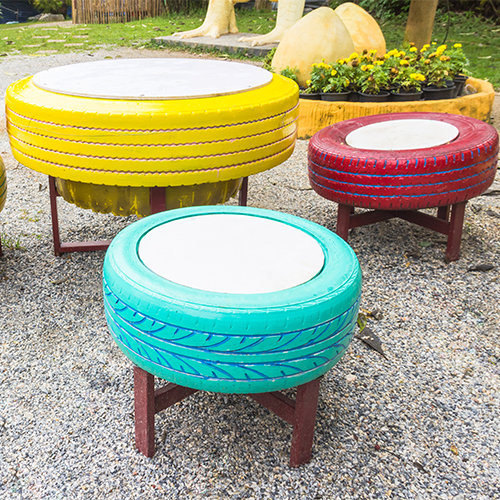 Tire recycling: table and chair