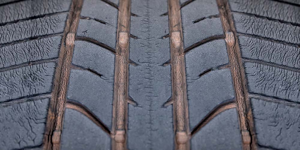 Visible dry rot on a tire